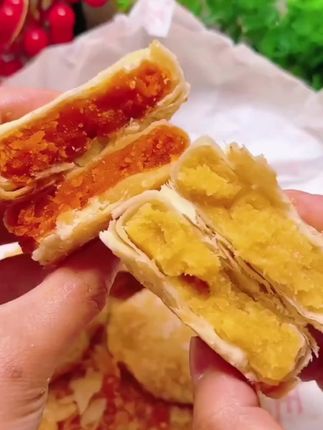 现做的特色一定要尝尝。。#庄里人黄庄月饼 #中秋月饼 #石家庄特色美食推荐 #咸蛋黄月饼