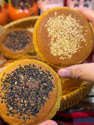 山西特产#太谷饼 松松软软双面烘烤特别香#特产美食 #糕点 #早餐饼 #大人小孩都爱吃