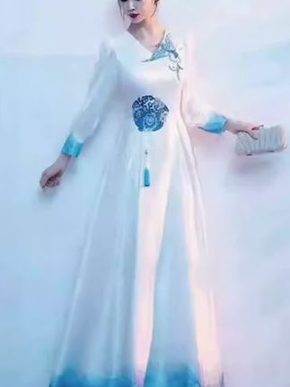 #民族服饰 #古装之美 #美不美你说了算 合唱服源头大量现货你想要的款式我都有,量大优惠,拿图问样!