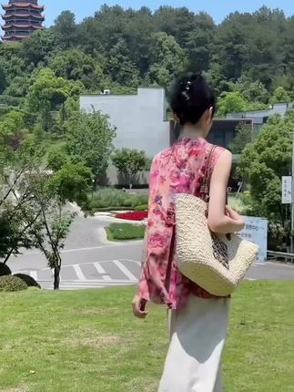 天呐!夏天这样穿也太美了吧#锦鲤套装#新中式提花无袖中长款上衣+阔腿裤夏季清凉感两件套#时尚穿搭 #夏日穿搭套装 #美爆啦