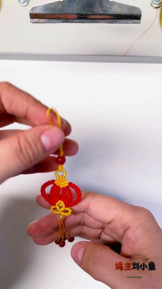 平面小灯笼挂件 几步编出精致的平面小灯笼挂件#编绳教程 #手工diy #简单易学