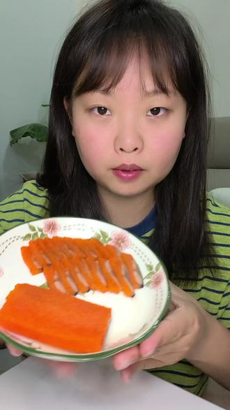 这个摆盘做寿司一个不滴二三块钱!!你们吃过吗?以后想看我测评什么欢迎评论区留言哦!#青年创作者扶持计划 #抖音趣胃计划 #希鲮鱼籽 #搞怪测评