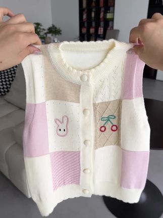 立秋后早晚温差大,这种针织马甲真的好实穿!#针织马甲 #生女儿就是用来打扮的 #萌娃穿搭 #高品质童装 #秋季新款