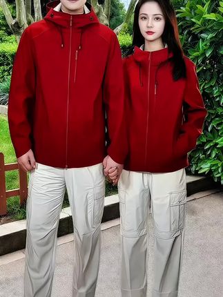 新款百搭连帽户外运动冲锋衣外套男女同款!#冲锋衣男女同款 @DOU+小助手 @巨量千川