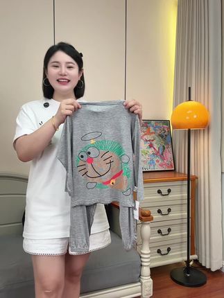 一眼爱上的秋款家居服套装,软软垂垂的面料,儿子睡觉穿着超级得劲舒服,随便翻滚没有束缚感#宝妈推荐 #儿童家居服 #高品质童装#睡衣家居服 #秋季穿搭