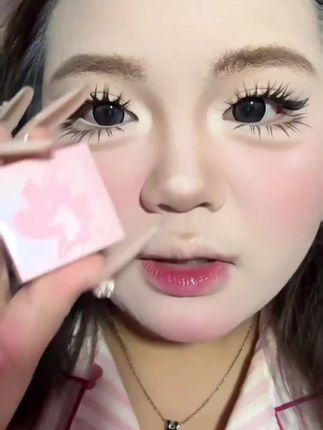 这一块多用膏真的太好用了而且巨便宜#美妆 #腮红膏 #多用膏 #平价好物 ROZO滢彩多用膏韩妆轻薄显色好推开裸妆单色显白口红腮红