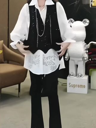 不规则针织马甲镂空上衣套装女士春秋季设计感提花衬衫气质两件套#高级感穿搭 #针织马甲 #衬衫穿搭 #气质穿搭 #镂空针织衫