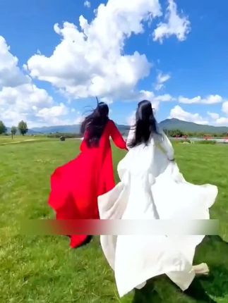你也想要这样一片绿油油的草坪吗?生长速度快,低矮品种,好打理,免修剪看,喜欢的直接入手哦#草坪种子批发