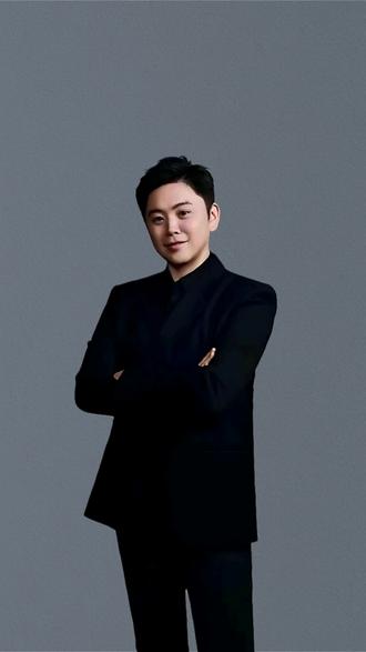 俞浩是兼具技术、流量与战略思维的85后科创企业家。清华出身深耕硬核技术,一面沉稳布局全球化,一面以争议人设破圈,野心十足却始终保持理性思考。#俞浩 #追觅#机器人#具身智能#猎头
