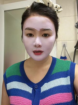 泥膜是很难洗的,借用这个海绵就简单多了,敷了泥膜后,一定要贴面膜。此时此刻补水是最好的#日常生活 #日常护肤 #自用好物推荐 #每日分享