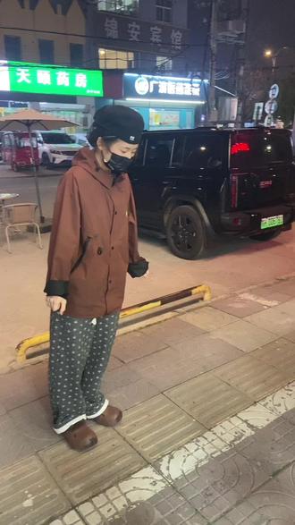 到底是谁遗弃了它 不爱别伤害。 #记录我的一半一半 #我给老家送年货#茉畹 #小猫 #做包子视频教程全过程