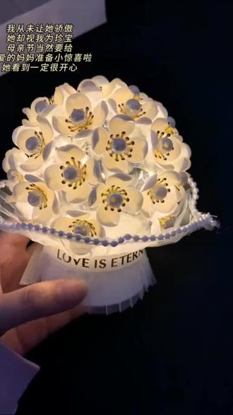 玉兰花的花语是感恩的心!母亲节亲手给妈妈做一个专属玉兰花小夜灯吧!她收到肯定会向全世界炫耀 #手工DIY #小夜灯 #母亲节礼物 #母亲节