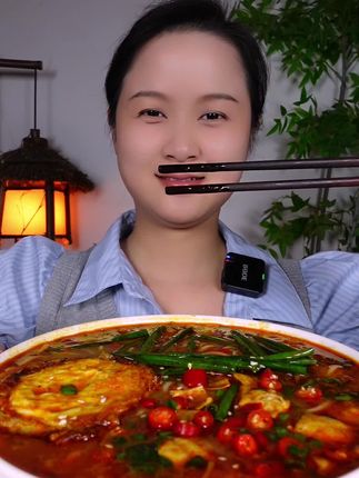 饿了来口泡椒米线真的绝了!越吃越上头,粉劲道爽滑,满满的泡椒 味,太香太解馋了!#妈呀太香了 #泡椒米线 #好吃到停不下来
