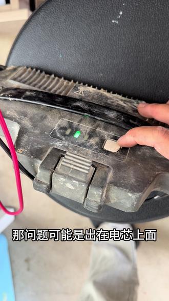 大疆T25P电池不开机维修 大疆植保无人机T25P电池放坏了,放久了不开机了,无人机电池和发电机一样也要保养,关键时刻它才不会掉链子#吉安植保无人机维修#无人机电池维修#发电机维修#无人机吊运#大疆FC200运载无人机