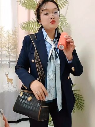口袋保温杯,方便携带,实用#保温杯 #水杯推荐 ##水杯推荐 保温壶