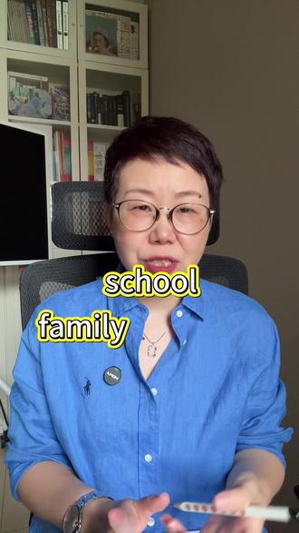 海淀中考一模的英语试卷,建议所有小学家长,抽空看一眼。
不是让你现在就带孩子刷中考题,而是去看这张卷子释放的信号。
看懂了,你就知道小学阶段该怎么规划孩子的英语学习了。
基础题不难,但想拿高分不容易,用四件事能拉开差距:
阅读的信息密度,价值判断的能力,语篇理解的深度,以及用英语表达观点。#原版教材 #raz #英语外教口语 #伴鱼阅读营 #powerup