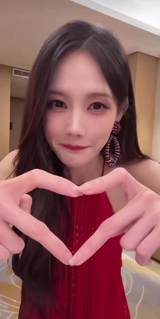 小迷糊把红包设置成23:01😂 然后又发了一个#李一桐