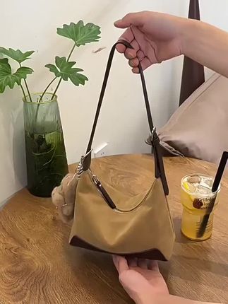 早秋新款大气百搭单肩斜挎慵懒舒适大容量饺子包女包#包包推荐 #分享 #设计感 #大容量包包#饺子包