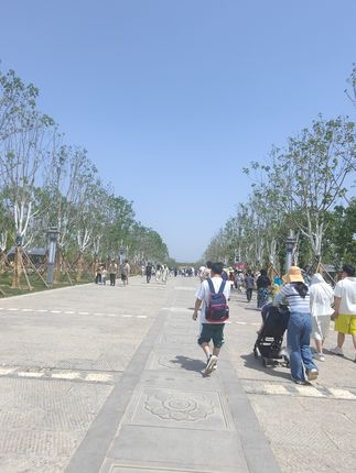 人和人之间必须要有边界感懂得回避 进退得宜 适可而、知趣是一种难得的分寸感、是礼貌 尊重 教养更是一种自我约束之后的一种真诚的社交能力.分寸感和边界感是一个成年人的必修课,事走分寸 行有所止 言有所界 凡事有度、需要辛苦维持的关系、都没有继续存在的意义..……#一起看风景