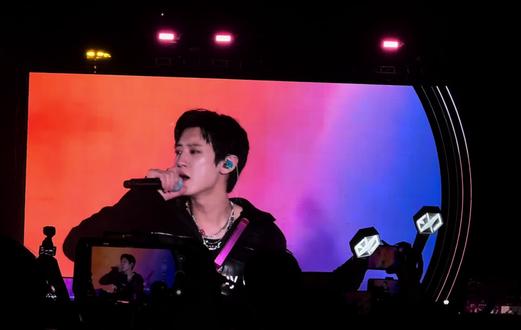 灿烈和世勋合作舞台 朦胧(just us 2)
谁懂 听到现场的爽感!
#染色体跨年晚会 #神级现场