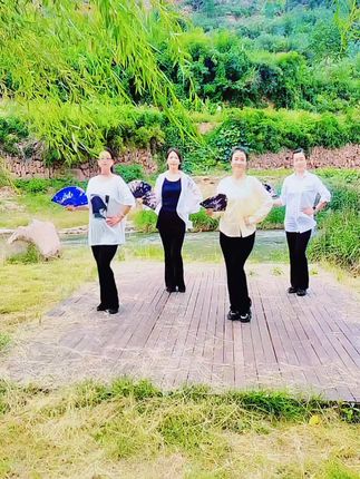 同频姐妹,快乐翻倍!@嘘…… @Q乔乔 等 #户外活动嗨起来