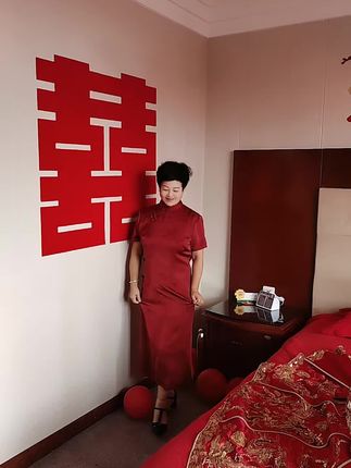 今天我的女儿出嫁为娘我一千个一万个不舍祝福我女儿辛福一辈子,快乐一辈子,甜密一辈子,……