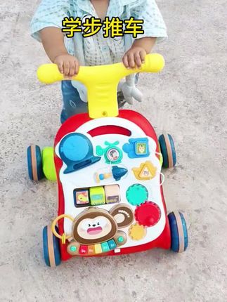 做了好久功课才给小宝入手的#学步车 ,既能学习走路还能当游戏桌玩,轮子还能控制速度不用担心滑太快摔着,我儿子第一次用就直接推着走了,真的买对了#宝妈推荐 #宝宝学步 #学步车 #学走路的宝宝