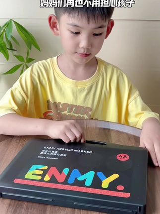 暑假在家不用担心孩子光看电视了,快给孩子试试这个马克笔,发挥孩子的想象力吧。
