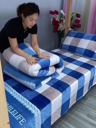 天冷了快备起加绒加厚牛奶绒三件套宿舍居家用 降温啦,住宿舍的宝宝妈妈们赶紧备起这款加厚加绒牛奶绒三件套吧,床单被罩枕套一套好看又保暖舒适#好物推荐🔥 #床上用品 #宿舍床上三件套 #牛奶绒四件套 #加绒加厚保暖