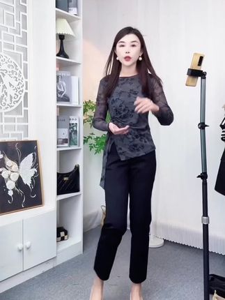 #女装 #女款休闲服 【烟枝束影】2025新款高级感印花长袖绑带蝴蝶结设计感显瘦T恤女潮#显瘦搭配 #洋气小衫 #上衣穿搭