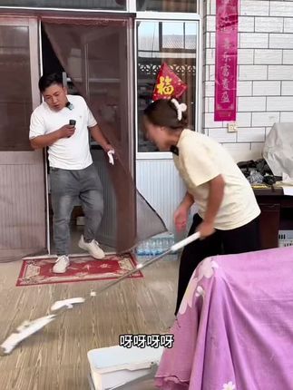 夏天拖地加点拖地花露水,清洁干净卫生还能防一些小飞虫#拖地花露水#防蚊虫#清洁神器