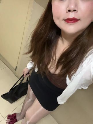 丝袜赛道文案素材 - 请病假2天就在宿舍躺了两天,没有什么事情能让我出门。除了出去买个吃的再没别的事了#丝袜搭配 #御姐 #丝丝 #日常vlog #灰丝 - 浅浅夏沫作品