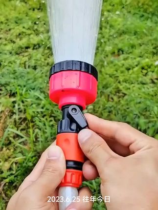带有开关的塑料洒水喷头。#看过来 #户外用品