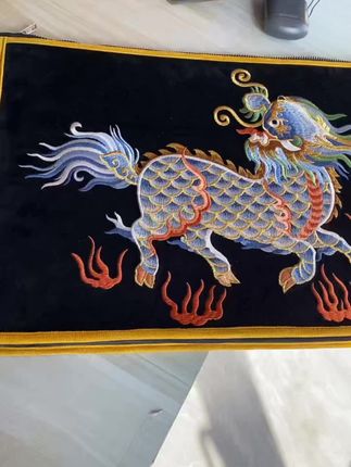 #非物质文化遗产 #刺绣工艺 #麒麟手提电脑包