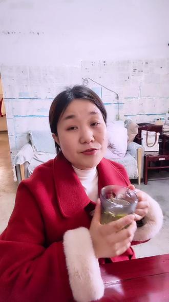 #口播短视频上热门
#三八节做自发光的自己 我们都不完美
会累会哭会迷茫,有遗憾也有狼狈。
那些裂痕,不是伤疤,是光照进来的地方。
#请继续不完美的人生
做自己的太阳无需借谁的光
句子星球赠你:愿你卓然而立,自成光芒。#句子星球一句顶一万句 #人生感悟