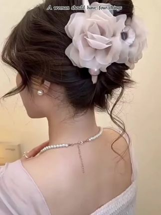 #花朵抓夹 温柔花朵人造珍珠头发抓夹女高级感2025新款后脑勺盘发鲨鱼夹发饰#网红发饰 #头饰搭配 #优雅气质 #一起健步走一起海之言