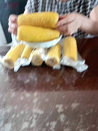 买下玉米直接放到冰箱冷藏里面,每一个都是单独包装,随吃随拿,吃的时候总是新鲜的,还可以试吃两根#强烈推荐