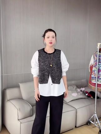 #说好的随便穿穿去看秀 姐妹们爱惨了这件假两件打底衫,经典黑白撞色设计,时尚又百搭,无论是搭配牛仔裤还是休闲裙都超好看!假两件的设计很有层次感,轻松穿出慵懒随性的感觉,喜欢的姐妹别错过!#强烈推荐 #高级穿搭 #时髦穿搭 #花满林
