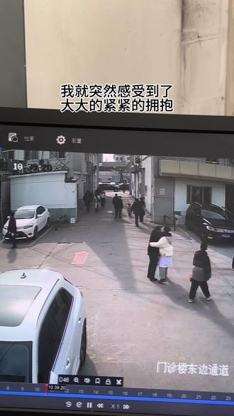 被病人记挂的瞬间,真的会治愈所有疲惫。
曾经帮助过的奶奶,这次爷爷来住院。
一见面就是一个大大的拥抱,还特意带来牛奶感谢我。
原来用心对待过的人,真的会被温柔记得。
这大概就是医护工作最珍贵的意义。