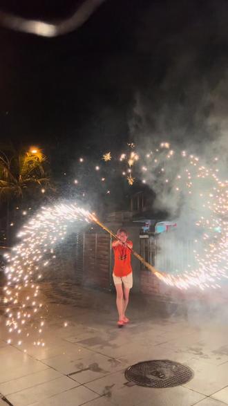 帅了一秒#新年快乐 #烟花 #孙悟空 #马来西亚 @抖音小助手 @抖音创作小助手 @DOU+上热门