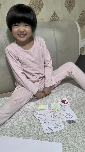 #毛豆腐 最近中了毛豆腐的毒,我闺女自己做了一版安静书版毛豆腐