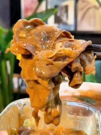 #哎呀妈呀太香了 #性价比超高 #肴老板肥牛卷 澳洲原切的牛肉卷都比猪肉便宜了 这回天天吃也不心疼了