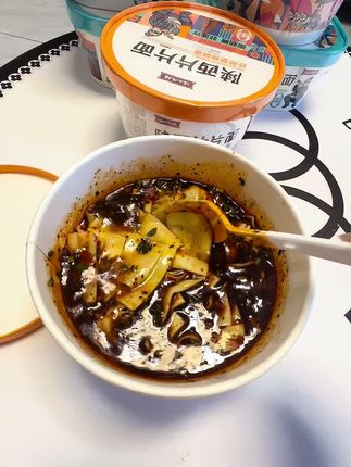 爱吃面的千万不要错过陕西的片片面,来上一碗吃着劲道酸爽又过瘾。#速食美食 #陕西面食 #片片面#陕西面食推荐