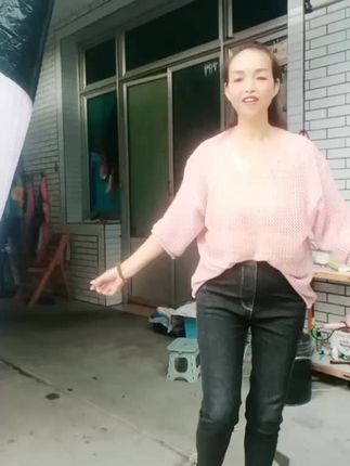 时间它等过谁,岁月它饶过谁……#时间它等过谁#抖音新歌广场舞