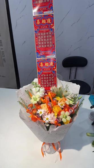 曾梦想仗剑走天涯,送你一把"开运宝剑",把好运和浪漫都背在身上🌟#刮刮乐彩票花束#大宝剑花束 #南通花店 #记录真实聊天 #创意花束