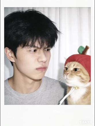 相爱相杀,好喜欢 和猫咪相拥合照ai指令教程来啦!#豆包 #豆包ai #豆包出大片有两把刷子 #和宠物合照 #和宠物合照指令 和猫咪合照 和自家萌宠合照