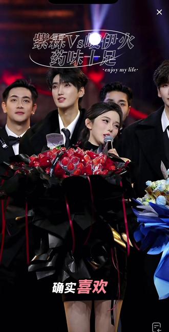 到底哪一对cp呼声更高。@紫霖-爱乐L 归来发现家@龙浩天妹妹🐰 被偷了喊上小舅子#龙浩天 VS@峻伊🤍⁹²⁸-101 峻伊心里苦啊妹妹昨晚当着十万人的面答应好好的,今天就忘记了。😭(以上全为节目效果)