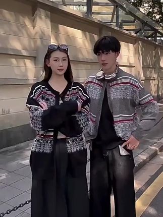 条纹设计感别致拼接针织毛衣男韩版ins潮时尚百搭情侣上衣开衫潮#新款上新 #秋季穿搭