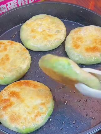 早餐不知道吃什么的,可以试试这个韭菜盒子,皮薄馅多真的巨好吃!#韭菜盒子 #食者道 #韭菜鸡蛋馅饼 #大人孩子都爱吃