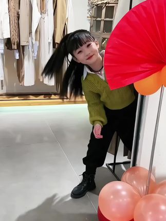 家人们谁懂啊?这套女童假两件套装也太好看了吧!它是那种韩版的风格,上身特别洋气,而且超级百搭,不管是搭配牛仔裤还是休闲裤都很好看。它还是假两件的设计,孩子穿上显得非常有气质,整体是那种学院风的感觉,很适合小孩子穿,喜欢的朋友千万不要错过了!#洋气又好看 #韩版穿搭 #潮流穿搭 #生女儿就是用来打扮的
